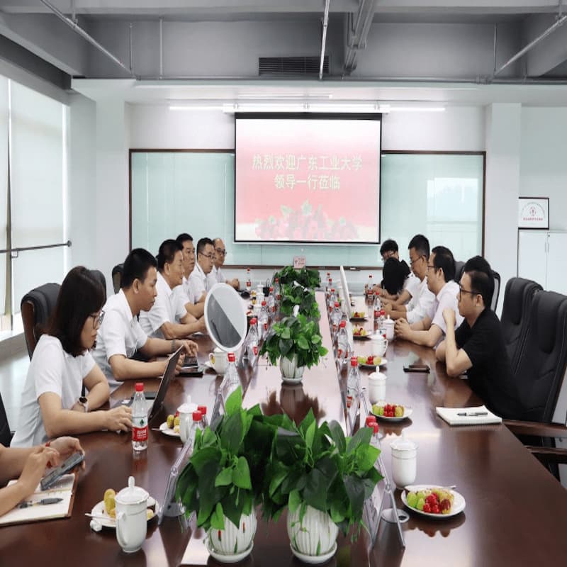 Создана база подготовки выпускников между Технологическим университетом Гуандуна и Технологической группой Цзяньюанда.